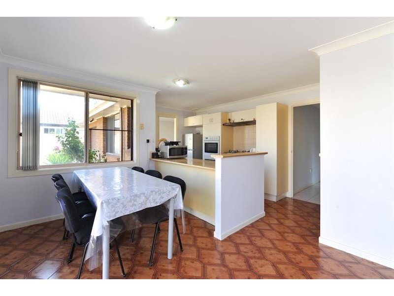44 Stockdale Cres, Abbotsbury NSW 2176