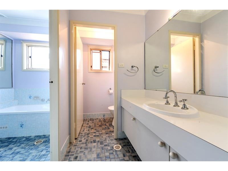 44 Stockdale Cres, Abbotsbury NSW 2176