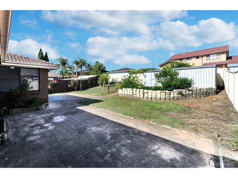 44 Stockdale Cres, Abbotsbury NSW 2176