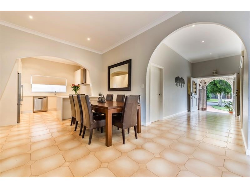 25 Tallowood Cres, Bossley Park NSW 2176