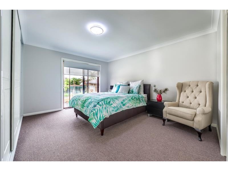 25 Tallowood Cres, Bossley Park NSW 2176