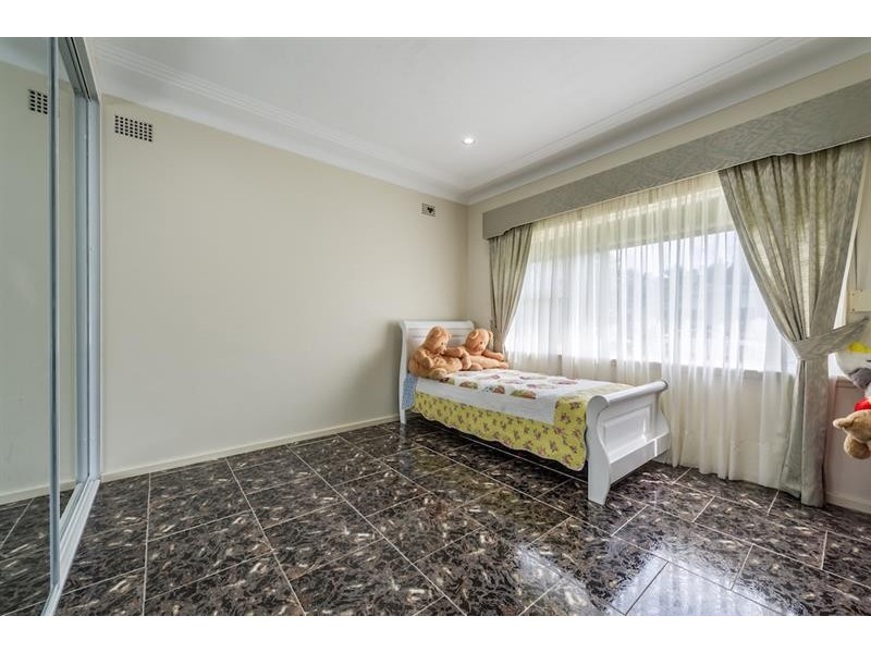 5 Rosemont Ave, Smithfield NSW 2164