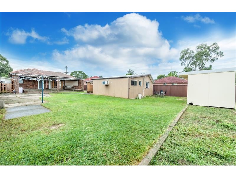 5 Rosemont Ave, Smithfield NSW 2164