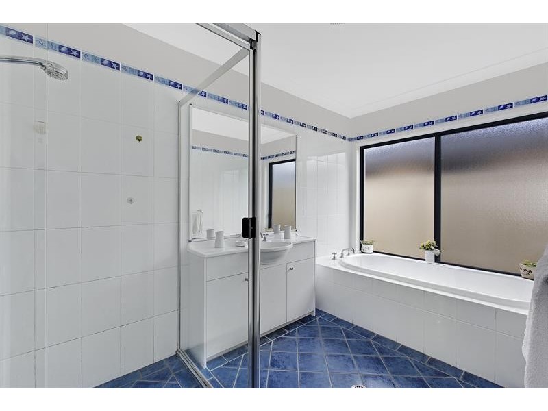 5 Blue Crane Cl, Tumbi Umbi NSW 2261