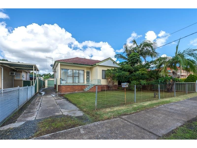 30 Harden St, Canley Heights NSW 2166