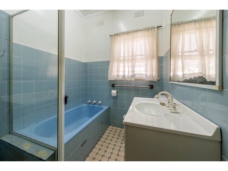 30 Harden St, Canley Heights NSW 2166