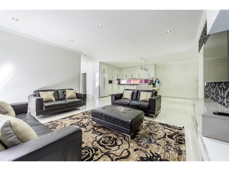 29 Riddell St, West Hoxton NSW 2171