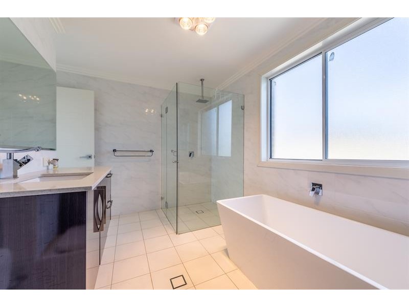 29 Riddell St, West Hoxton NSW 2171