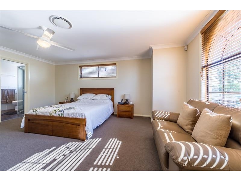 35 Chapman St, West Hoxton NSW 2171
