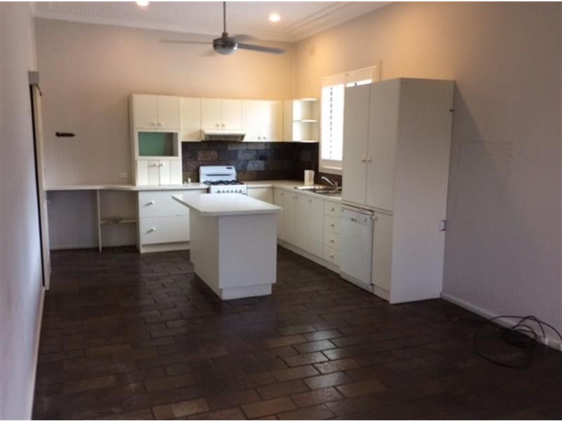 2 Arthur St, Thirroul NSW 2515