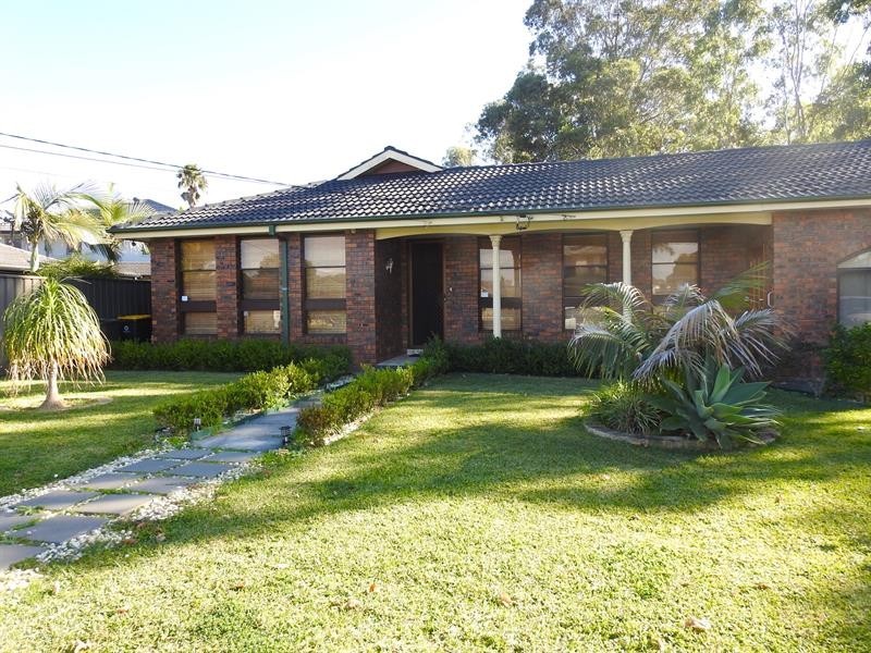 1 Warren Rd, Woodpark NSW 2164