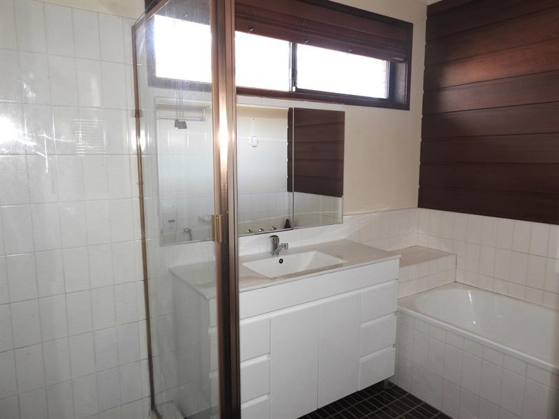 1 Warren Rd, Woodpark NSW 2164