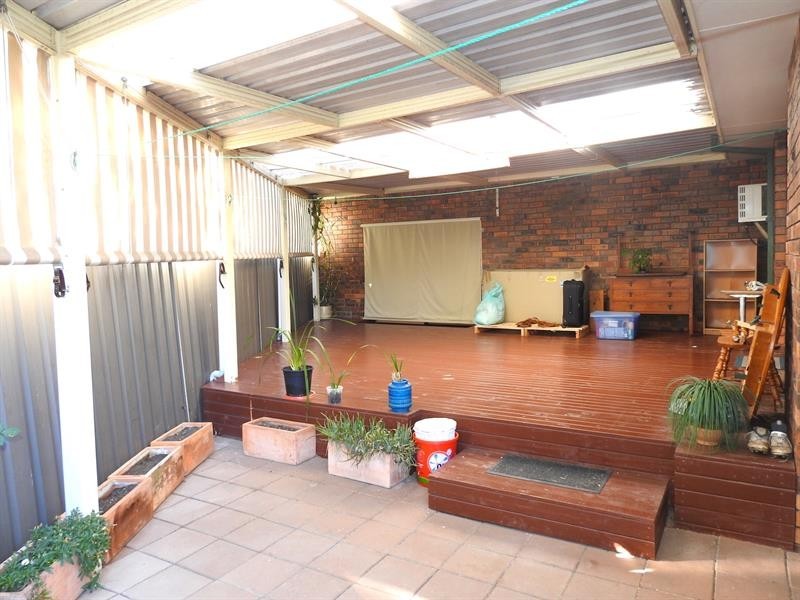 1 Warren Rd, Woodpark NSW 2164