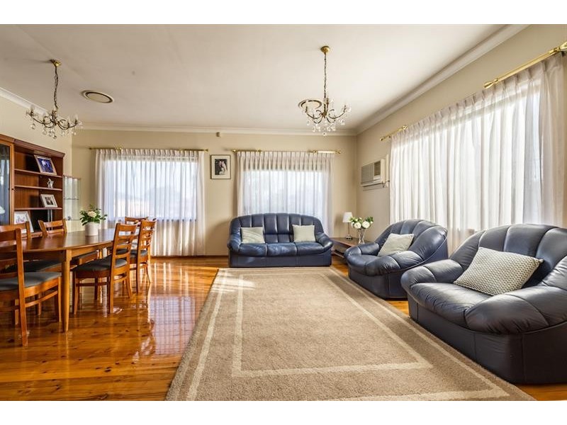 581 The Horsley Dr, Smithfield NSW 2164