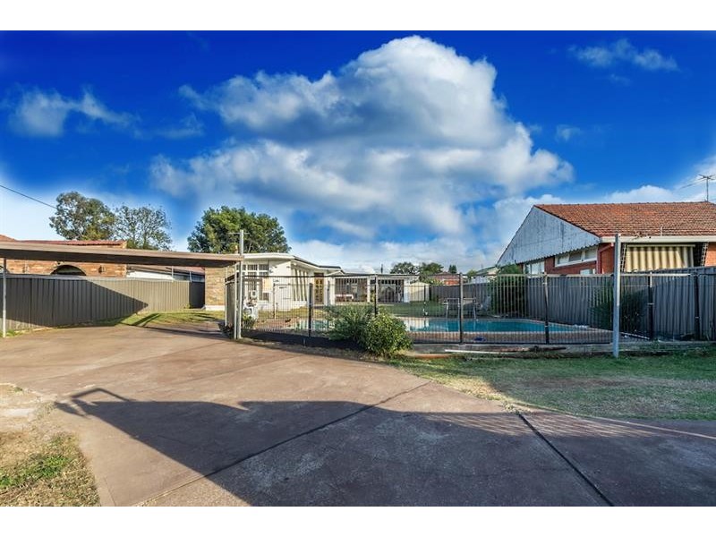 12 Rowley St, Smithfield NSW 2164