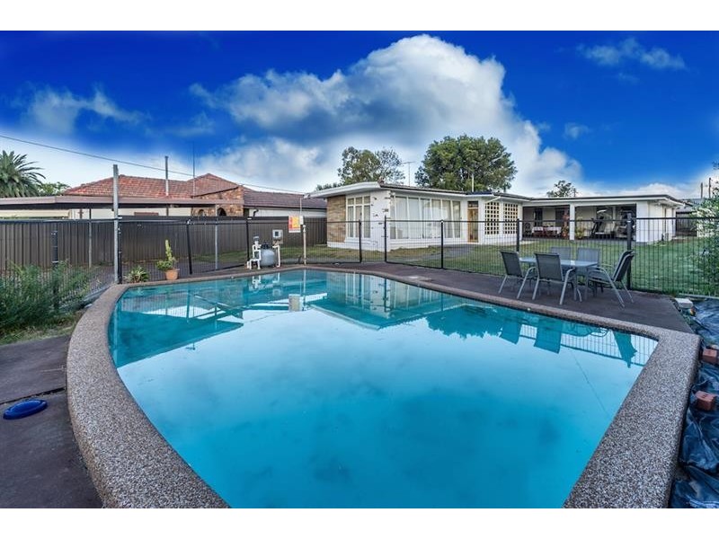 12 Rowley St, Smithfield NSW 2164