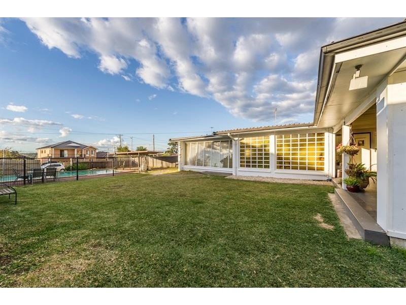 12 Rowley St, Smithfield NSW 2164