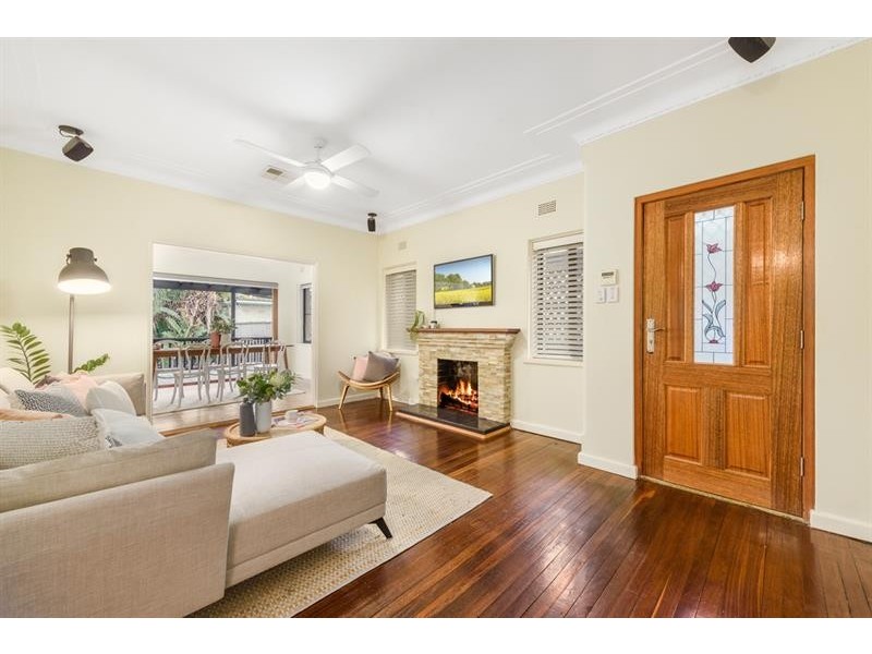 35 Crammmond Bvd, Caringbah NSW 2229