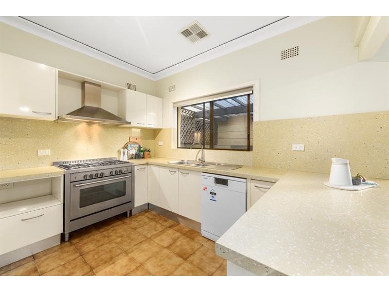 35 Crammmond Bvd, Caringbah NSW 2229