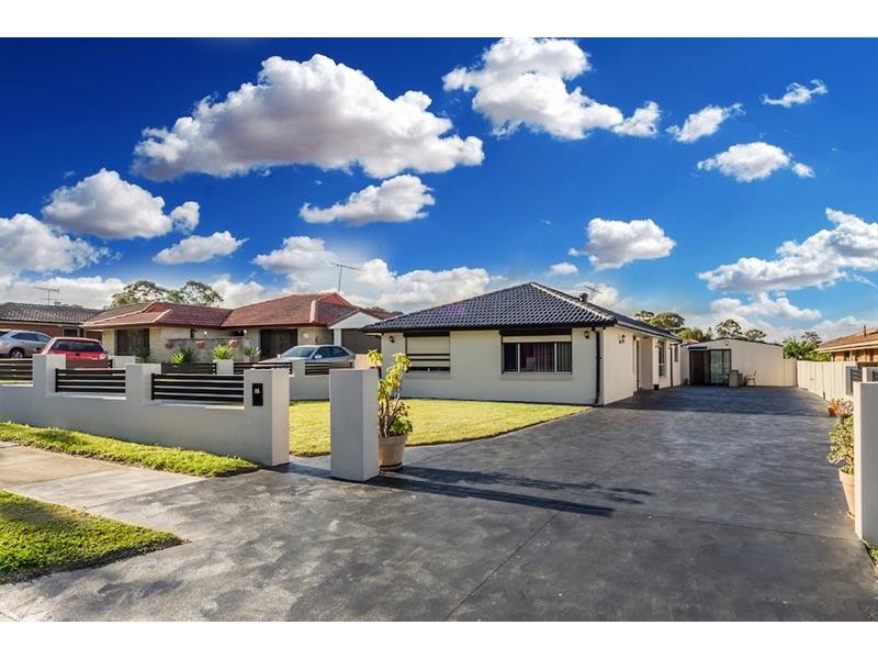 15 Hornet St, Greenfield Park NSW 2176