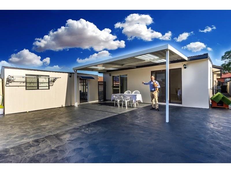 15 Hornet St, Greenfield Park NSW 2176