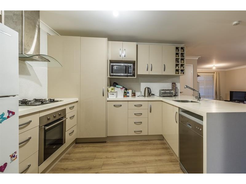 2 Wardle Cl, Currans Hill NSW 2567