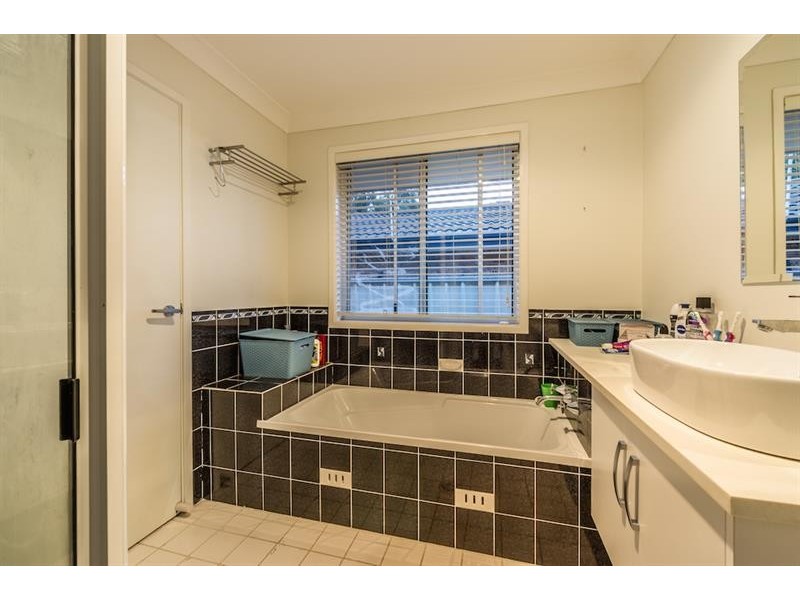 2 Wardle Cl, Currans Hill NSW 2567