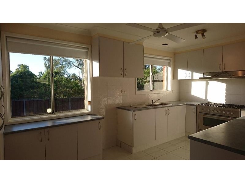 11 Hollier St, Cambridge Park NSW 2747