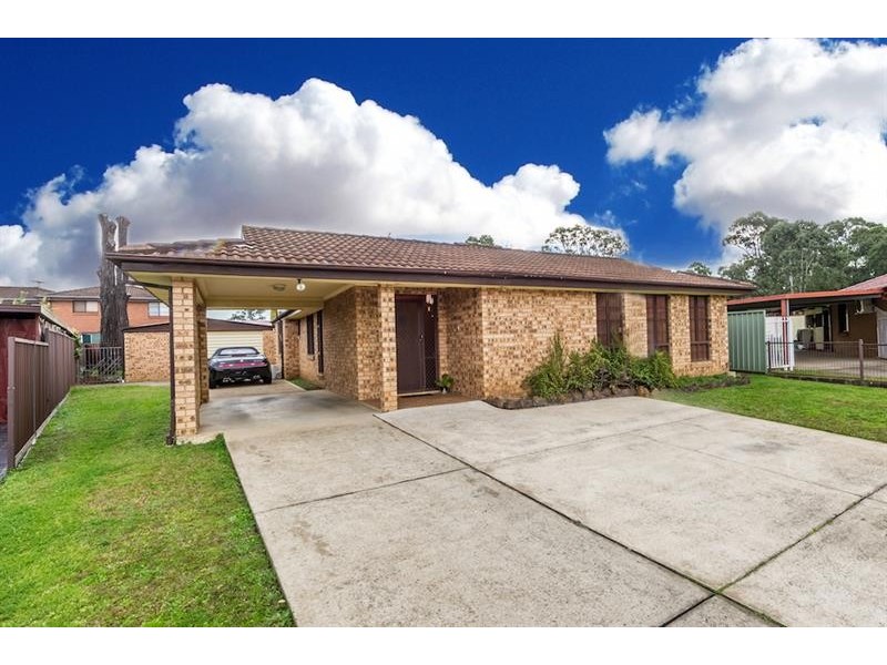 4 Hook Pl, Wakeley NSW 2176