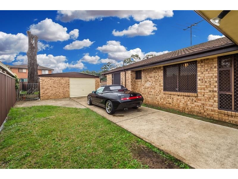 4 Hook Pl, Wakeley NSW 2176