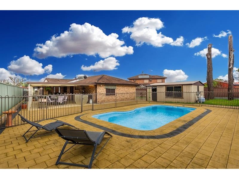 4 Hook Pl, Wakeley NSW 2176