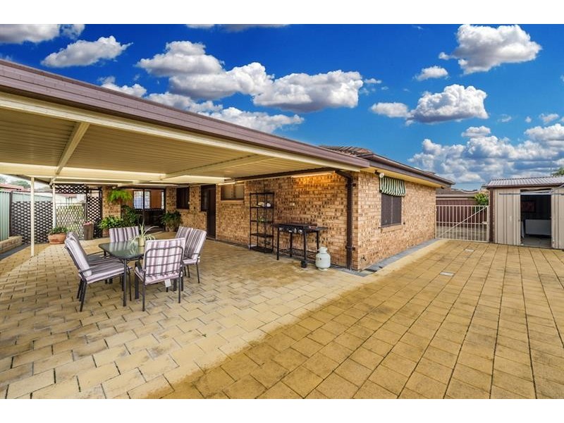 4 Hook Pl, Wakeley NSW 2176