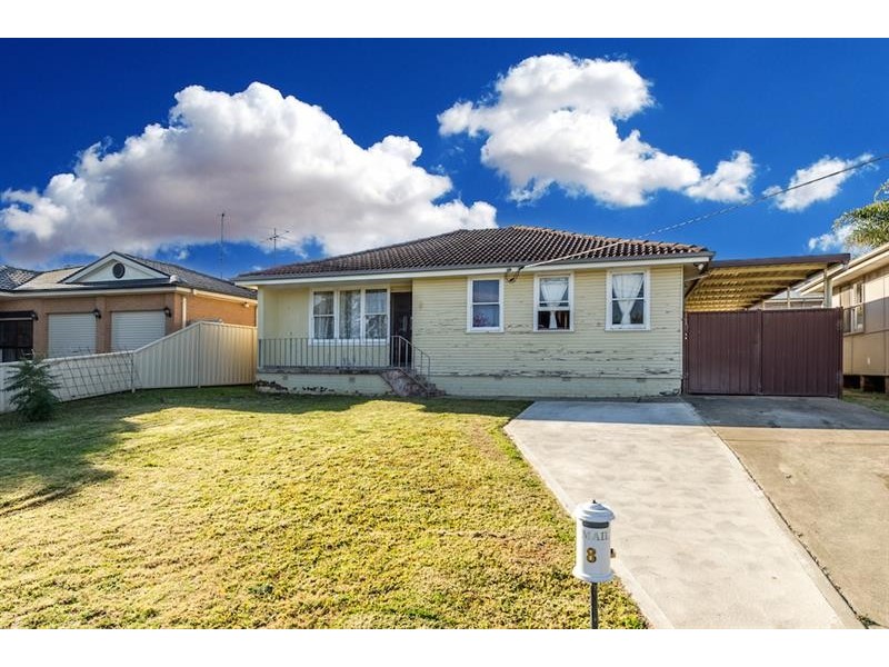 8 Shakespeare St, Campbelltown NSW 2560