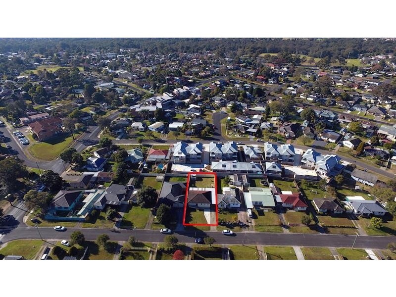 8 Shakespeare St, Campbelltown NSW 2560