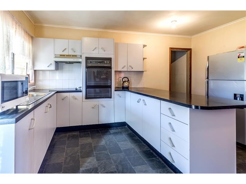 8 Shakespeare St, Campbelltown NSW 2560