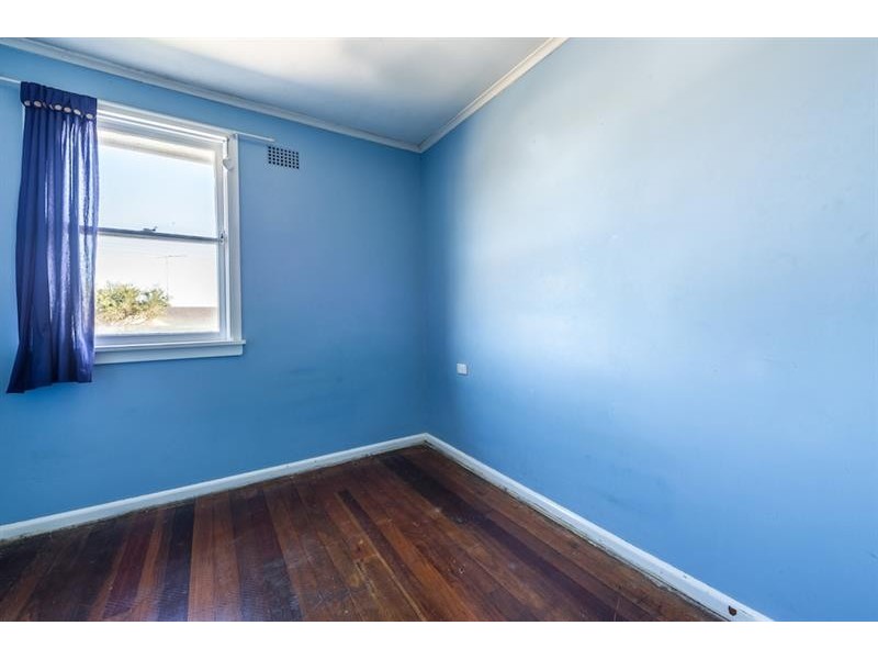 8 Shakespeare St, Campbelltown NSW 2560