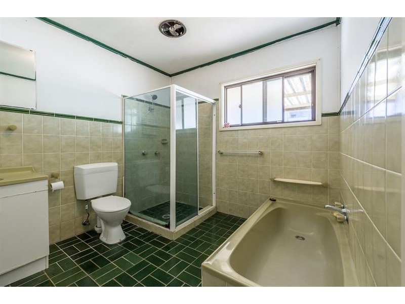 8 Shakespeare St, Campbelltown NSW 2560