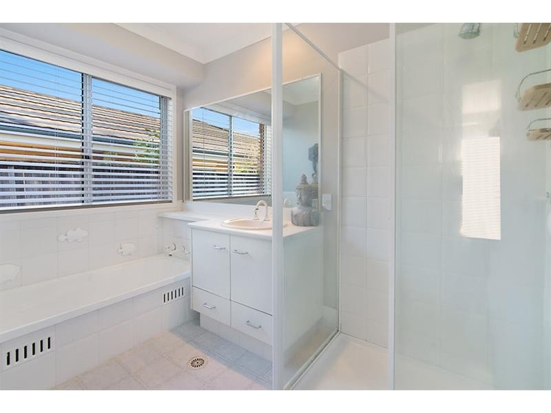 24 Plane Tree Cct, Woongarrah NSW 2259