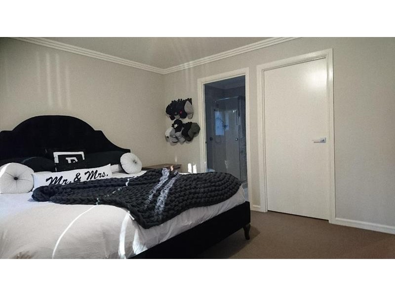 6 Waterside Bvd, Cranebrook NSW 2749