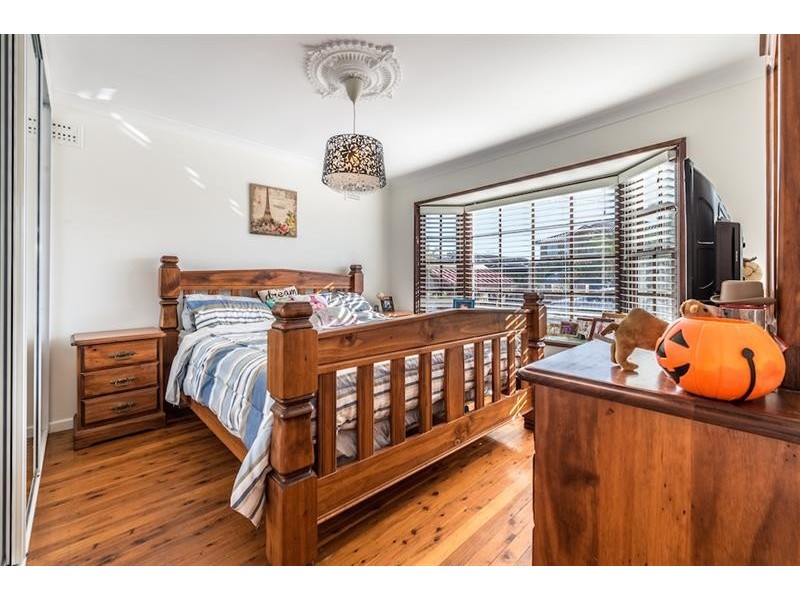 34 Chadwick Cres, Fairfield West NSW 2165