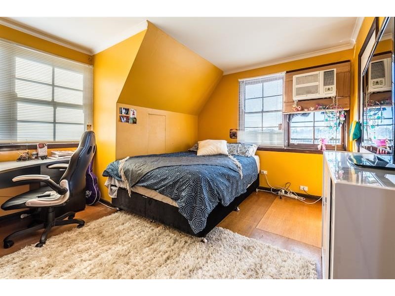 34 Chadwick Cres, Fairfield West NSW 2165