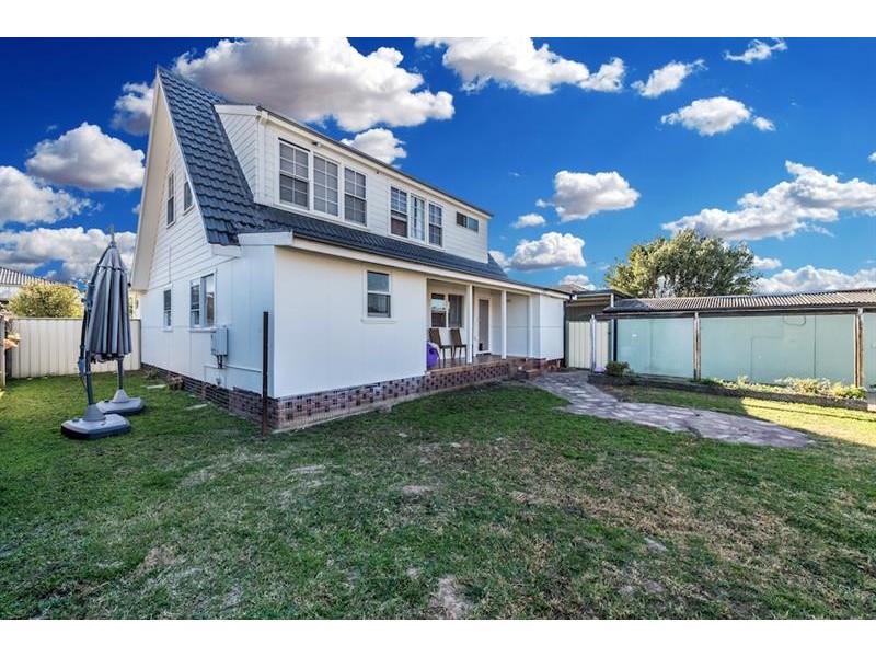 34 Chadwick Cres, Fairfield West NSW 2165