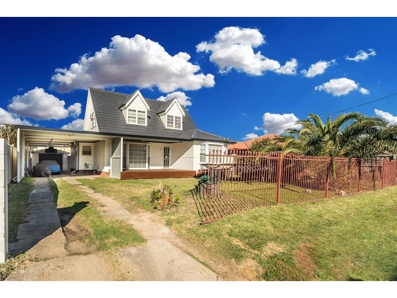 34 Chadwick Cres, Fairfield West NSW 2165