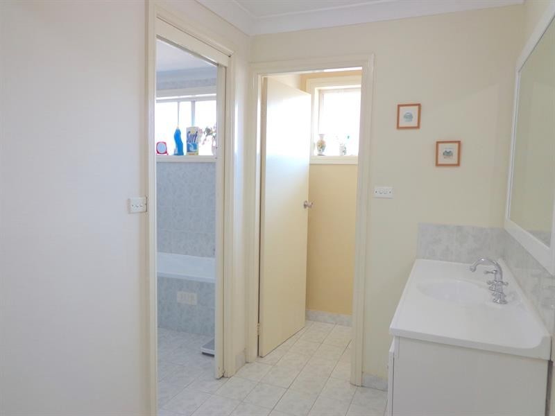 6 Teak Close, Bossley Park NSW 2176