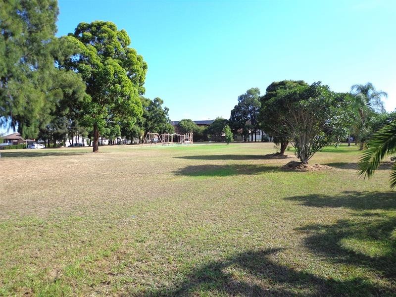 6 Teak Close, Bossley Park NSW 2176