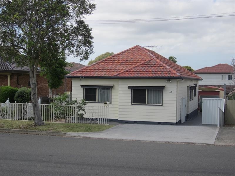 44 Albion St, Roselands NSW 2196