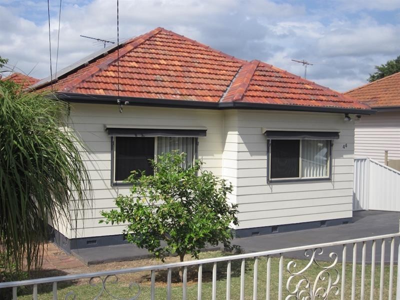 44 Albion St, Roselands NSW 2196