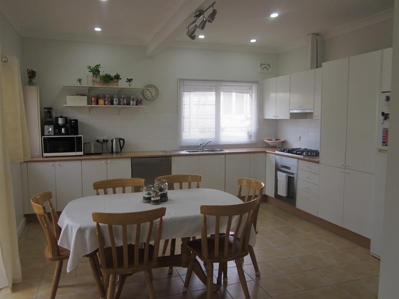 44 Albion St, Roselands NSW 2196