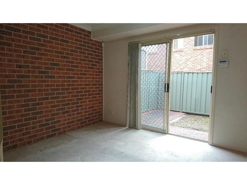 3/2 Robert  St, Penrith NSW 2750