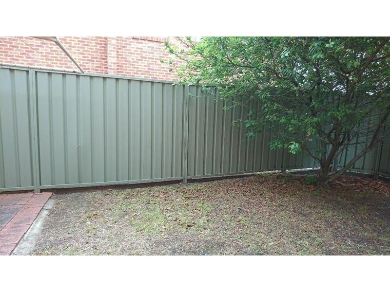 3/2 Robert  St, Penrith NSW 2750